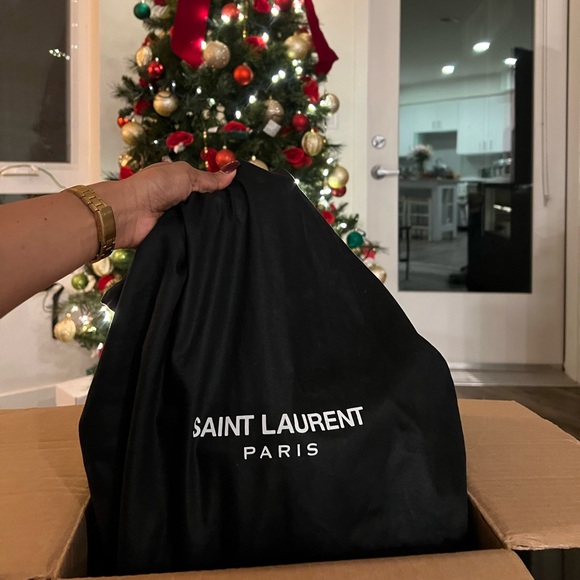 Saint Laurent Emmanuelle Bucket Bag - Picture 12 of 12